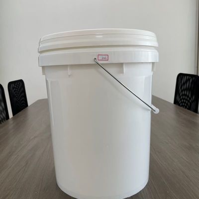 18L στρογγυλό μαύρο πλαστικό κουβά με κάλυμμα και λαβή Πολυχρησιμοποιούμενο δοχείο