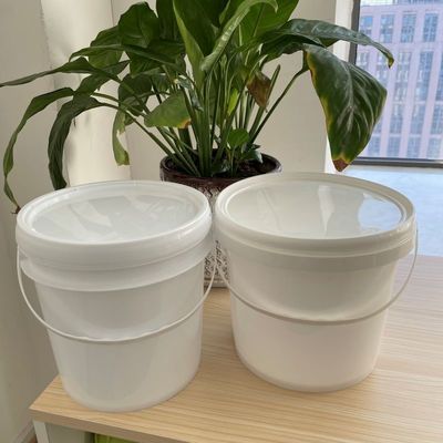 Στρογγυλό ή τετράγωνο 1L-5L Διαυγές πλαστικό κουβάδες Τροφικό κουβά με κάλυμμα Προσαρμόστε ναι