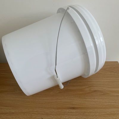 Εργαλείο προσαρμοσμένο 2L 5L 8L 10L 20L 25L 5 γαλόνια πλαστικό κουβά με καπάκι και λαβή ανθεκτικό