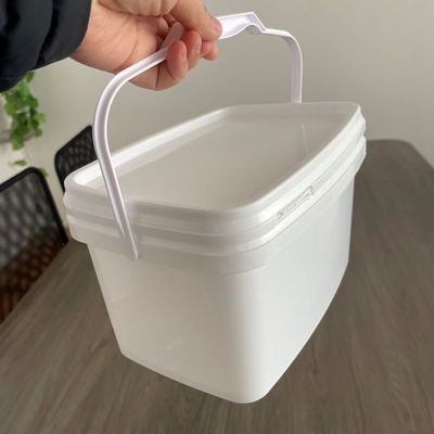 Προσαρμοσμένη εκτύπωση 3L τετραγωνικό κουβά με χωρητικότητα 5kg και ανθεκτικό πλαστικό υλικό